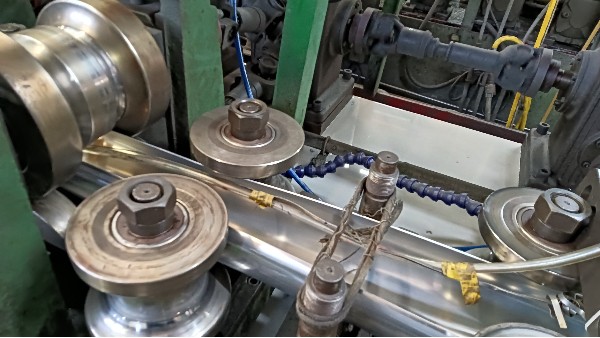 制作竞博电竞首页扶手椭圆管的步骤