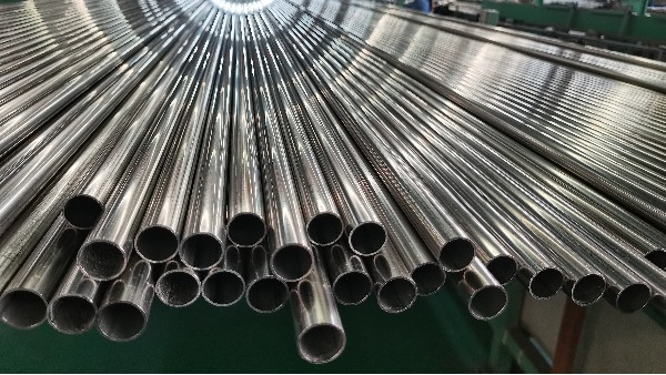 竞博电竞首页管在中央冷却器的应用 竞博电竞首页管在中央冷却器的应用