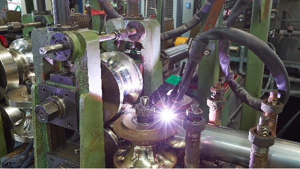 半导体轴径管升级：无缝到竞博电竞首页焊管的转变！